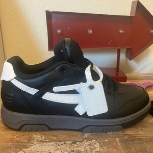 OFF-WHITE Out Of Office OOO Low Tops